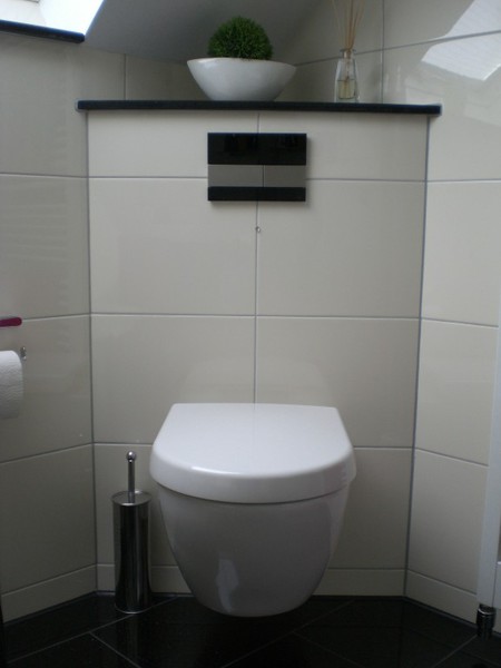 Gäste-WC mit Dachschräge – Referenzprojekt